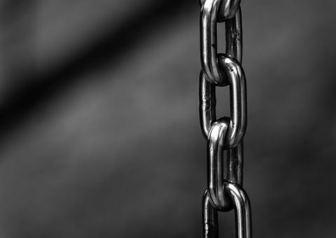 Un eslabón de cadena de acero para soldar