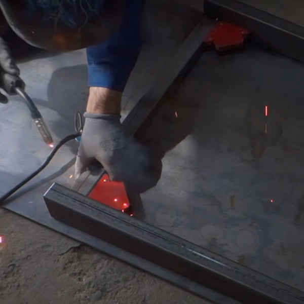 Una mesa de soldadura de bricolaje simple para principiantes