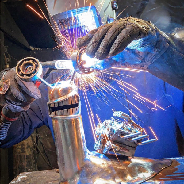 soldador fabricante soldadura metal esculturas